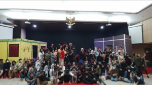Teater Zat mengadakan pementasan “Burung Bukan Sembarang Burung” sebagai perayaan Ulang Tahun ke-28 Teater Zat.