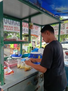 Menurunnya Omzet Pedagang Kaki Lima Imbas Kelesuan Ekonomi
