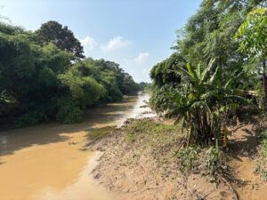 Sungai Cilamaya Terkepung Limbah, Warga Menuntut Hak Hidup Layak